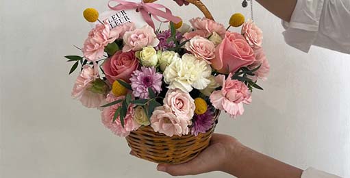 Guía Minimalista: Cómo Usar Arreglos Florales en Espacios Pequeños.